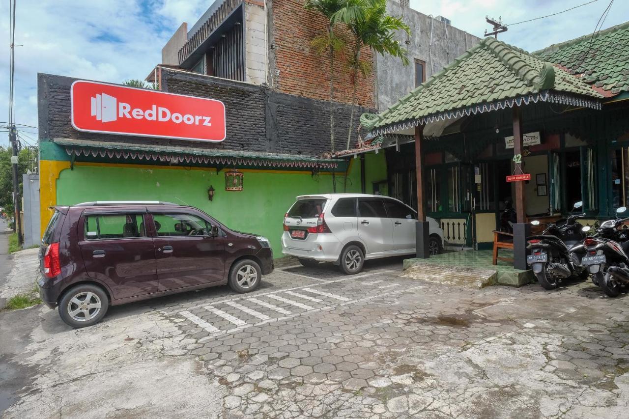 Reddoorz At Mamagayo Inn Джокьякарта Экстерьер фото